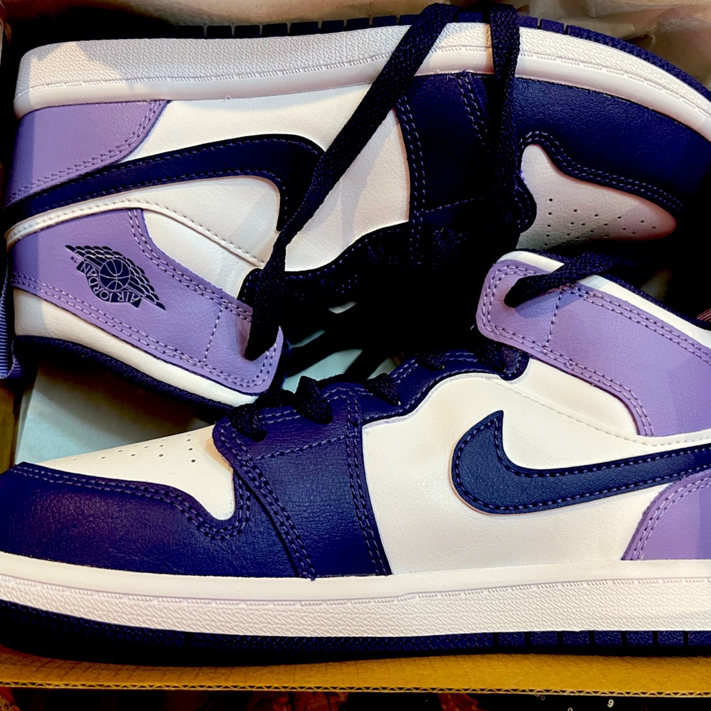 Nike Jordan 1 Mid Boys size 3